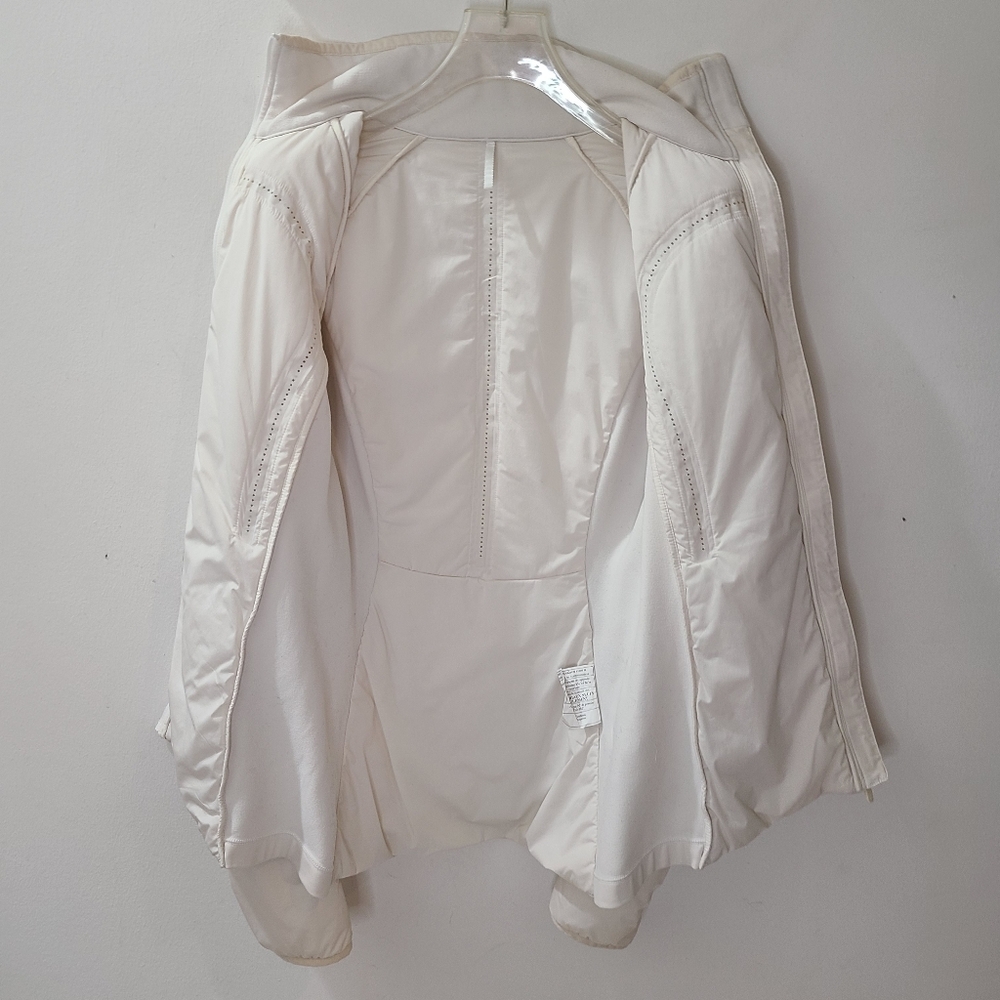 Lululemon Run For Cold Thermo-regulating Reflective Active Jacket in White Sz 4 - Picture 9 of 16